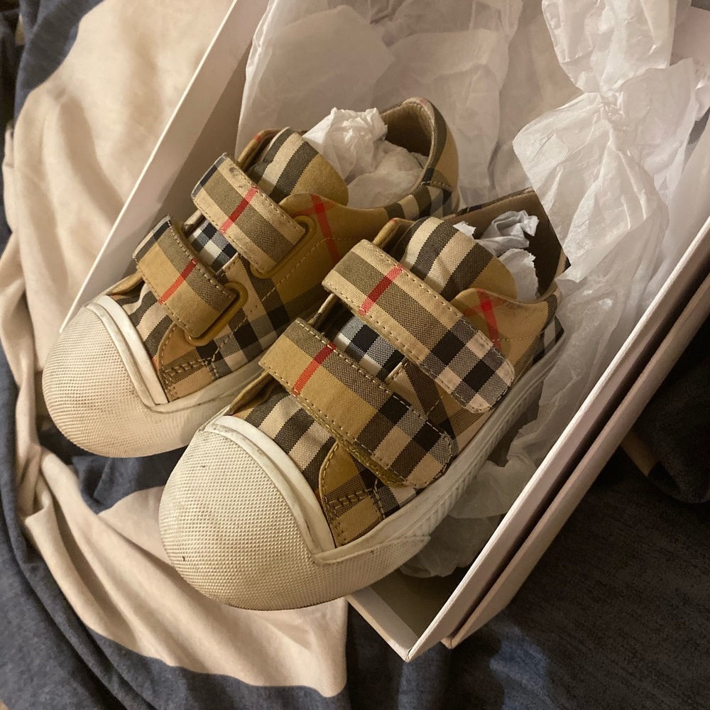 Burberry toddlers shoes 11c